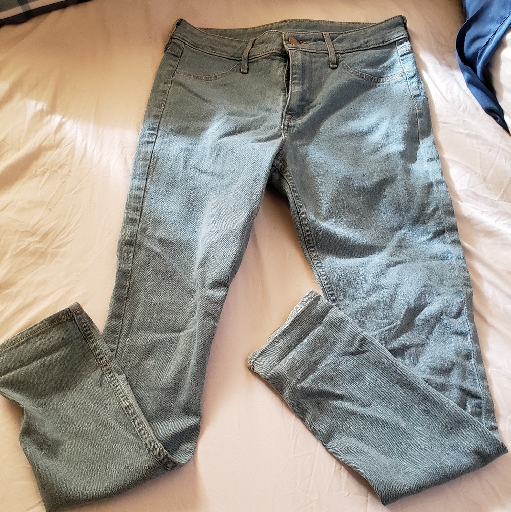 Light wash skinny denim jeans